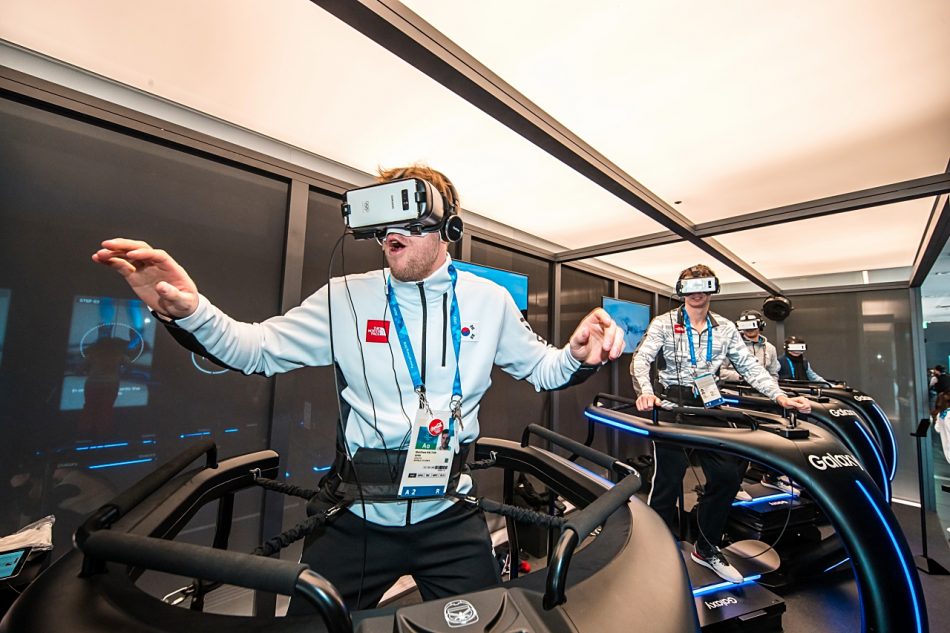 Matt Dalton from the South Korea Men’s National Ice Hockey team feels the exhilaration of gliding down snowy mountains and precipitous cliffs through the Snowboarding VR experience at the Samsung Olympic Showcase in Gangneung Olympic Park in South Korea. The film is displayed through the Samsung Galaxy smartphone and compatible Gear VR.