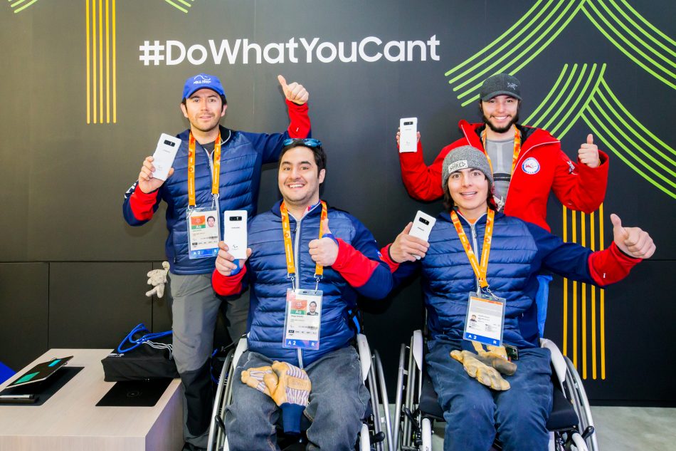 Paralympians from Chile received their exclusive Galaxy Note8 Pack at Samsung Paralympic Showcase in the PyeongChang 2018 Paralympic Village.