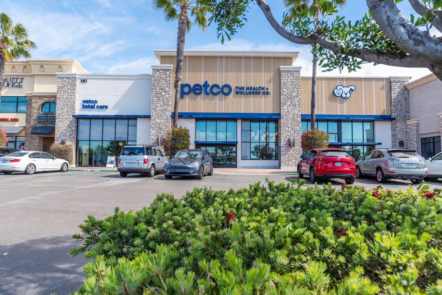 Samsung Displays Power Petco’s Latest Immersive Pet Care Center Concept