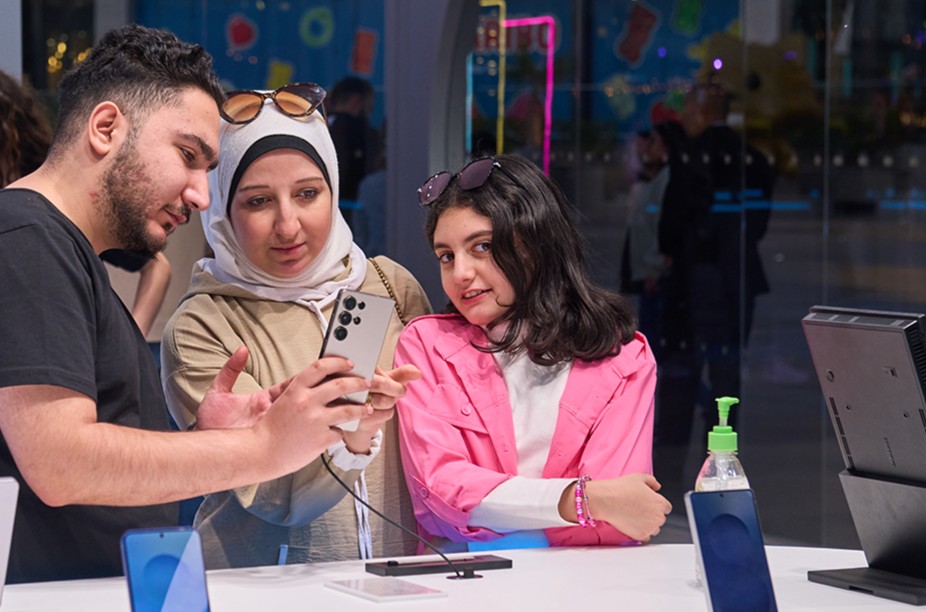 AI is Already Revolutionizing the Mobile Phone Experience — And Most Users Don’t Even Realize It