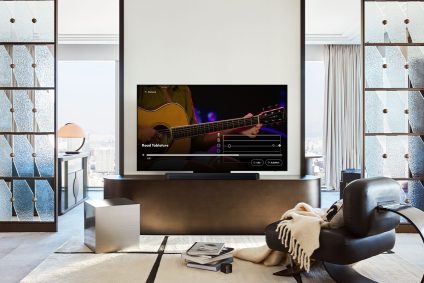 s90f_lifestyle_01_guitar_v2